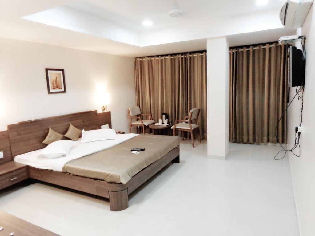 ראג'קוט Hotel Classique חדר תמונה