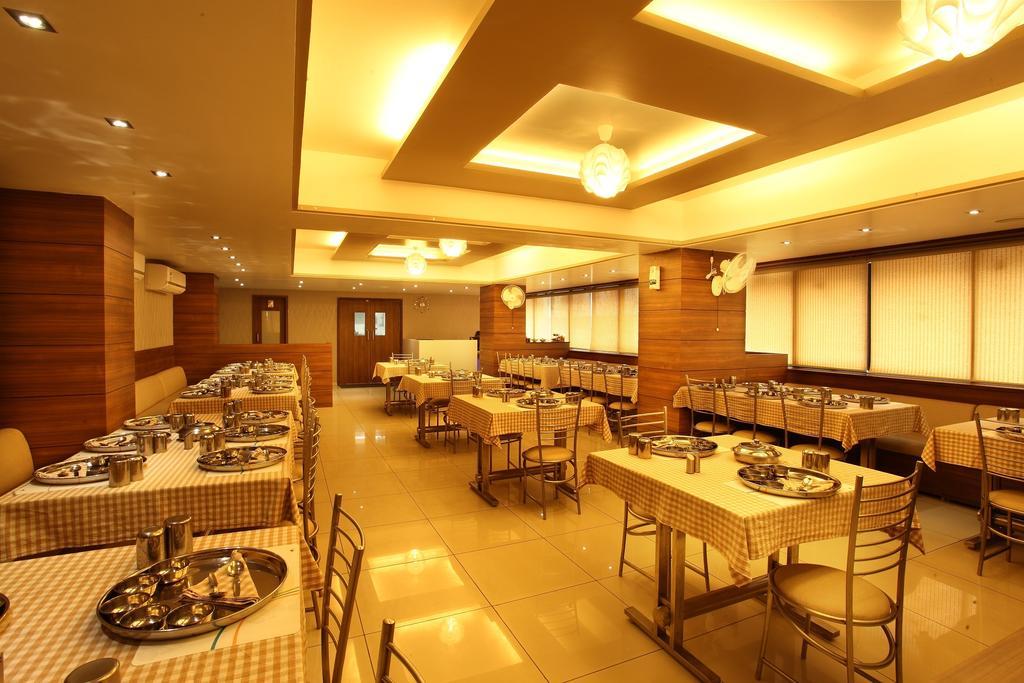 ראג'קוט Hotel Classique מראה חיצוני תמונה