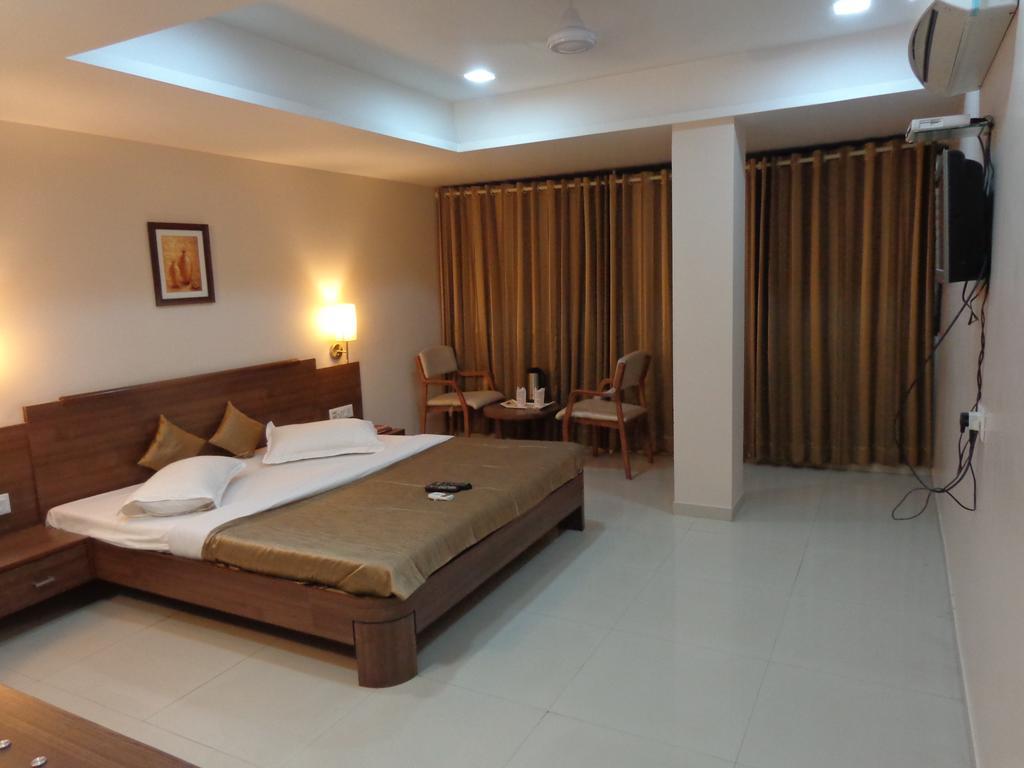 ראג'קוט Hotel Classique מראה חיצוני תמונה