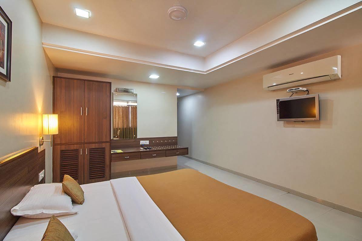 ראג'קוט Hotel Classique מראה חיצוני תמונה