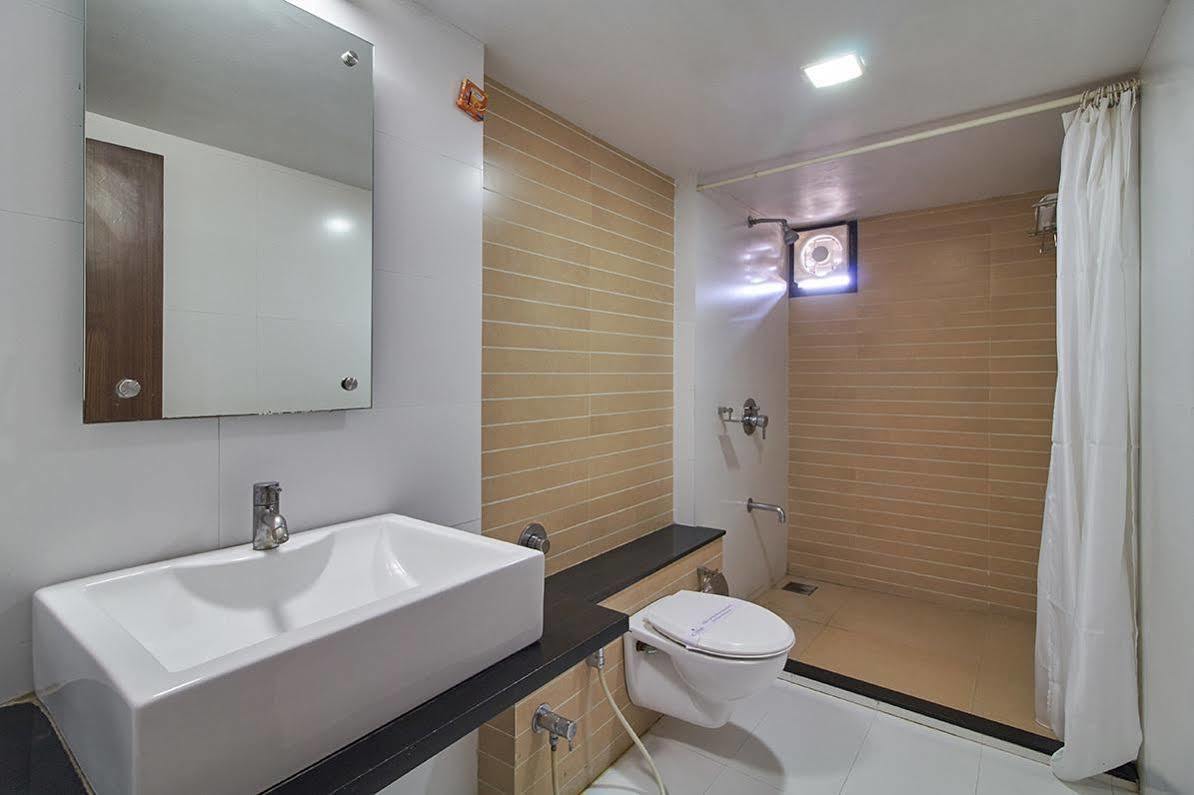 ראג'קוט Hotel Classique מראה חיצוני תמונה