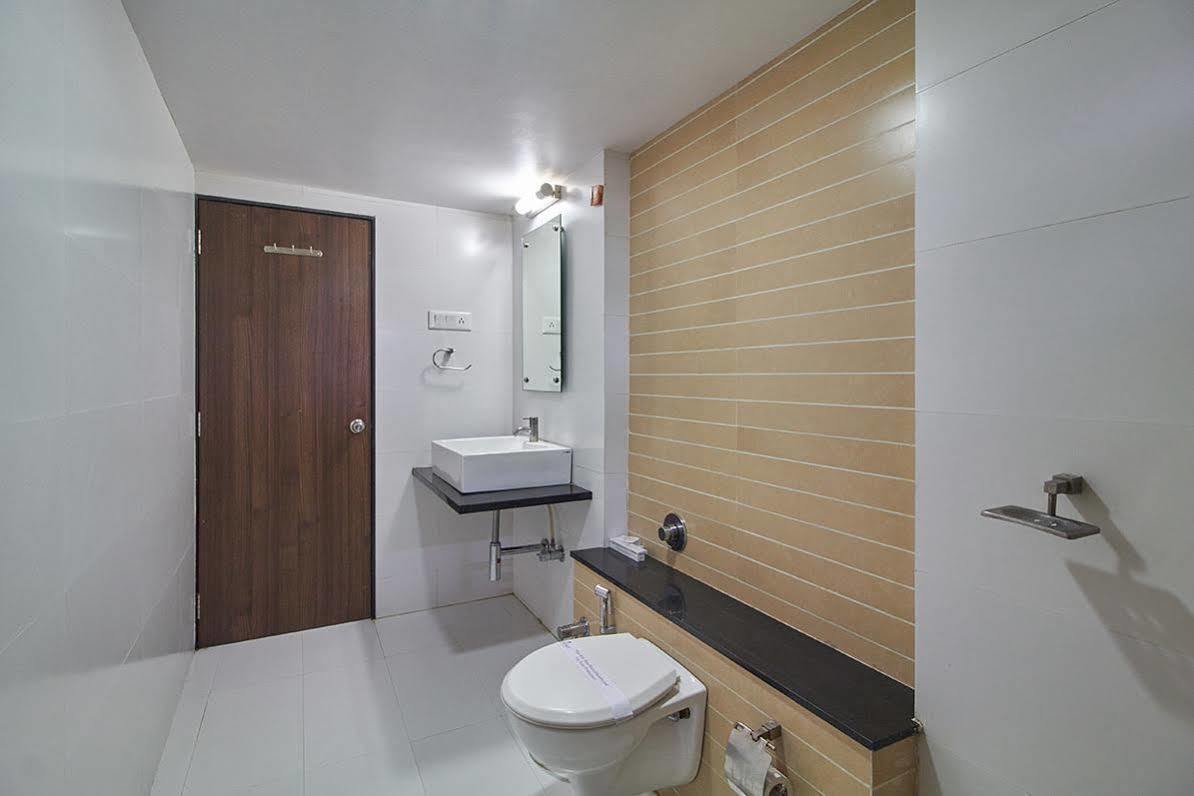 ראג'קוט Hotel Classique מראה חיצוני תמונה